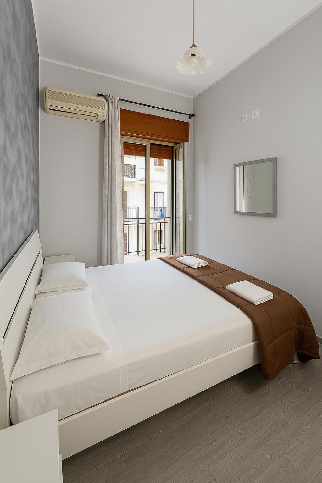 Etnapartment 1 *
